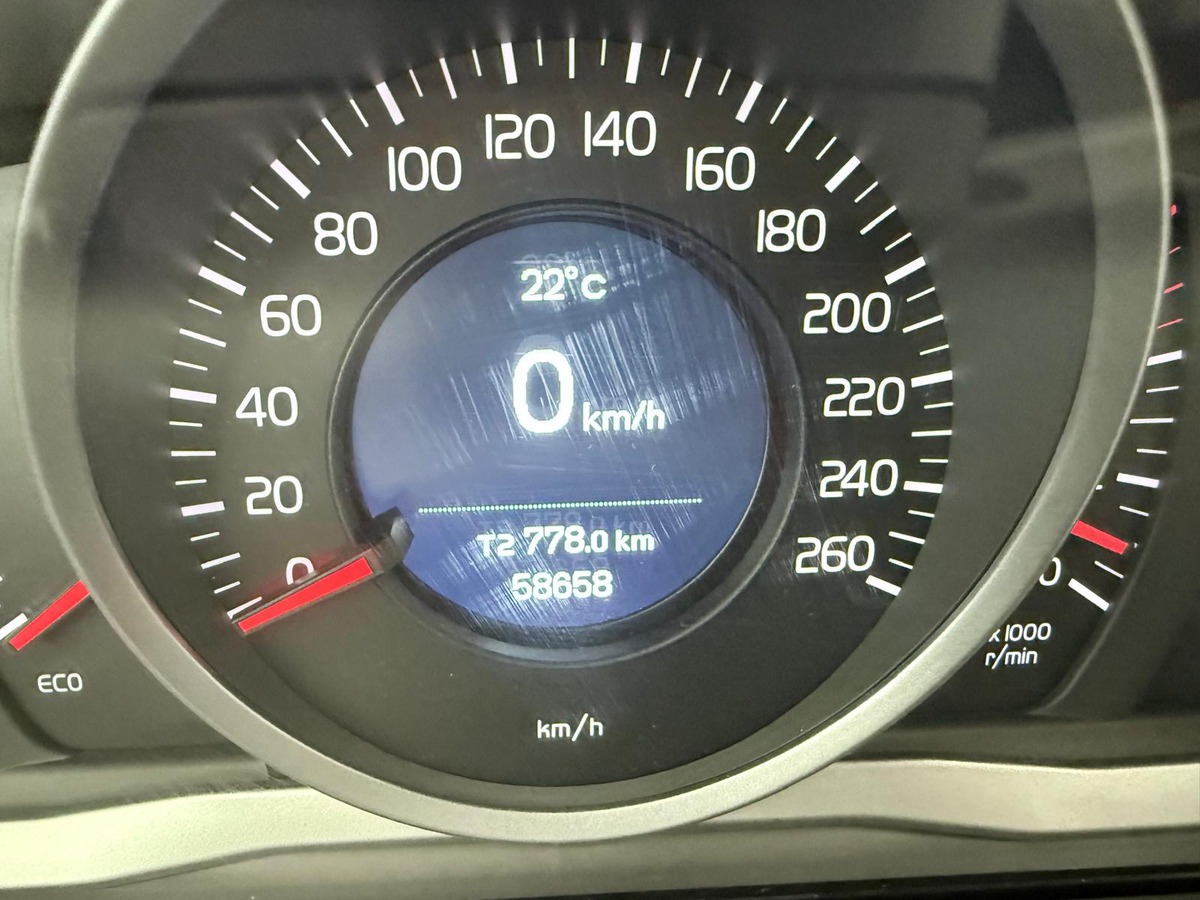 Volvo XC60 D3 150 CV BVA MOMENTUM GEARTRONIC