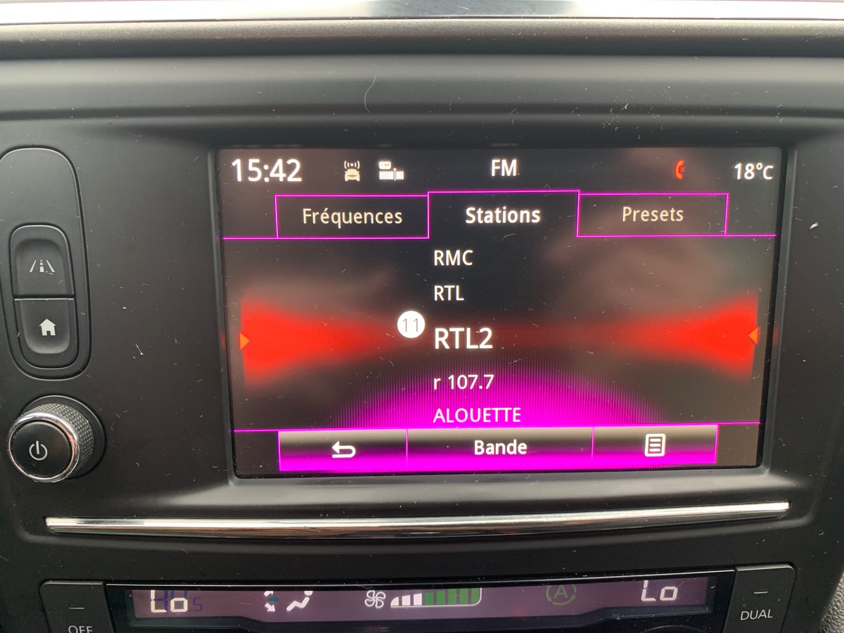 RENAULT Kadjar 110 ch | Business | Crochet d'attelage | Régulateur de vitesse | Radar avant arriére