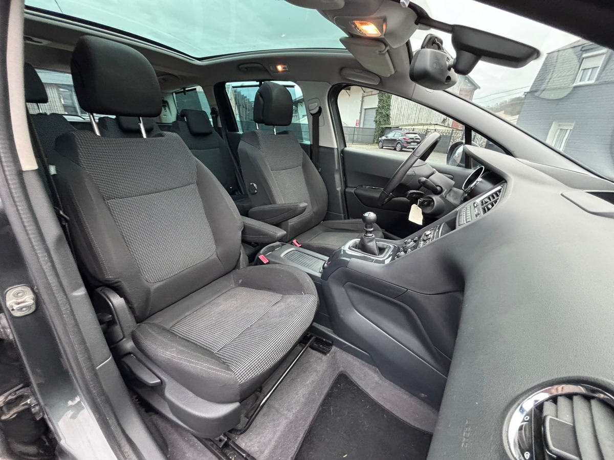 Peugeot 5008 7 places 1.6 HDi 110 Premium Pack - Distribution neuve - Garantie