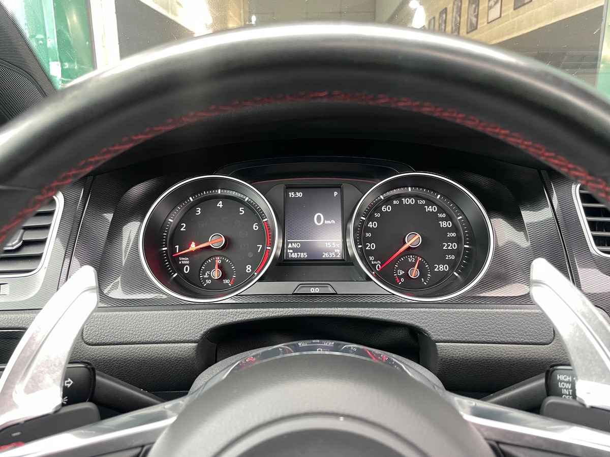 Volkswagen Golf GTI 230