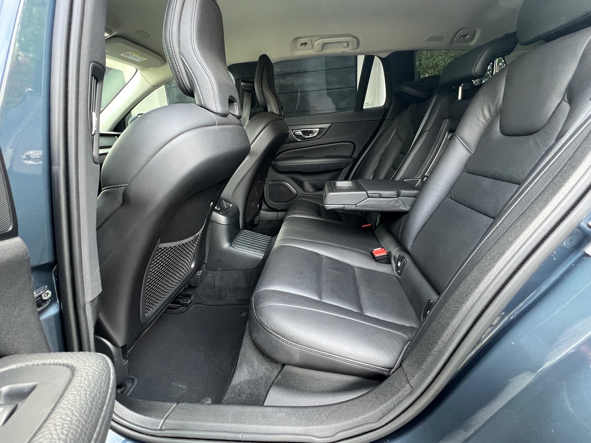 Volvo V60 II Inscription T8 2.0 Ti 16V 392 Plug in Hybrid AWD Geartronic8 303 cv