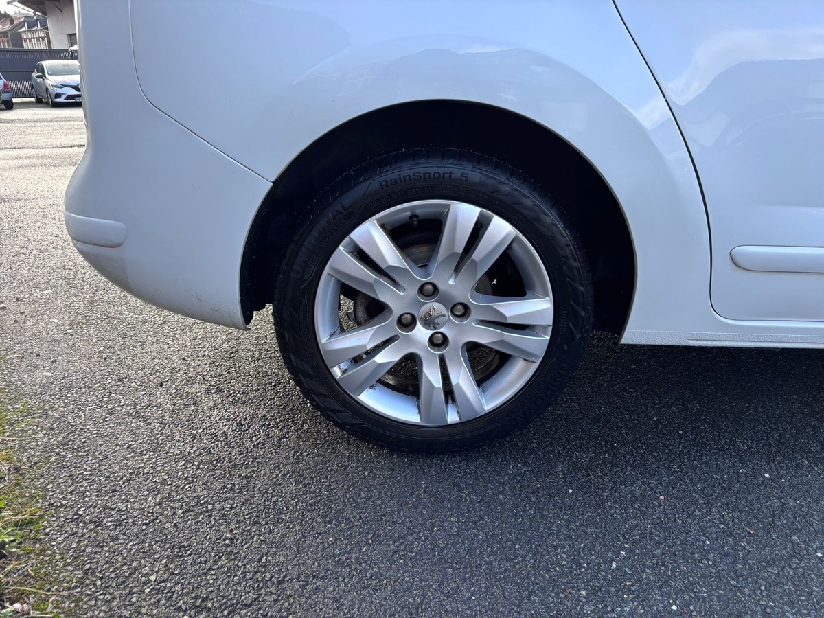 Peugeot 5008 1.6 HDi Allure 7 Places - Attelage - Révisé - Garantie