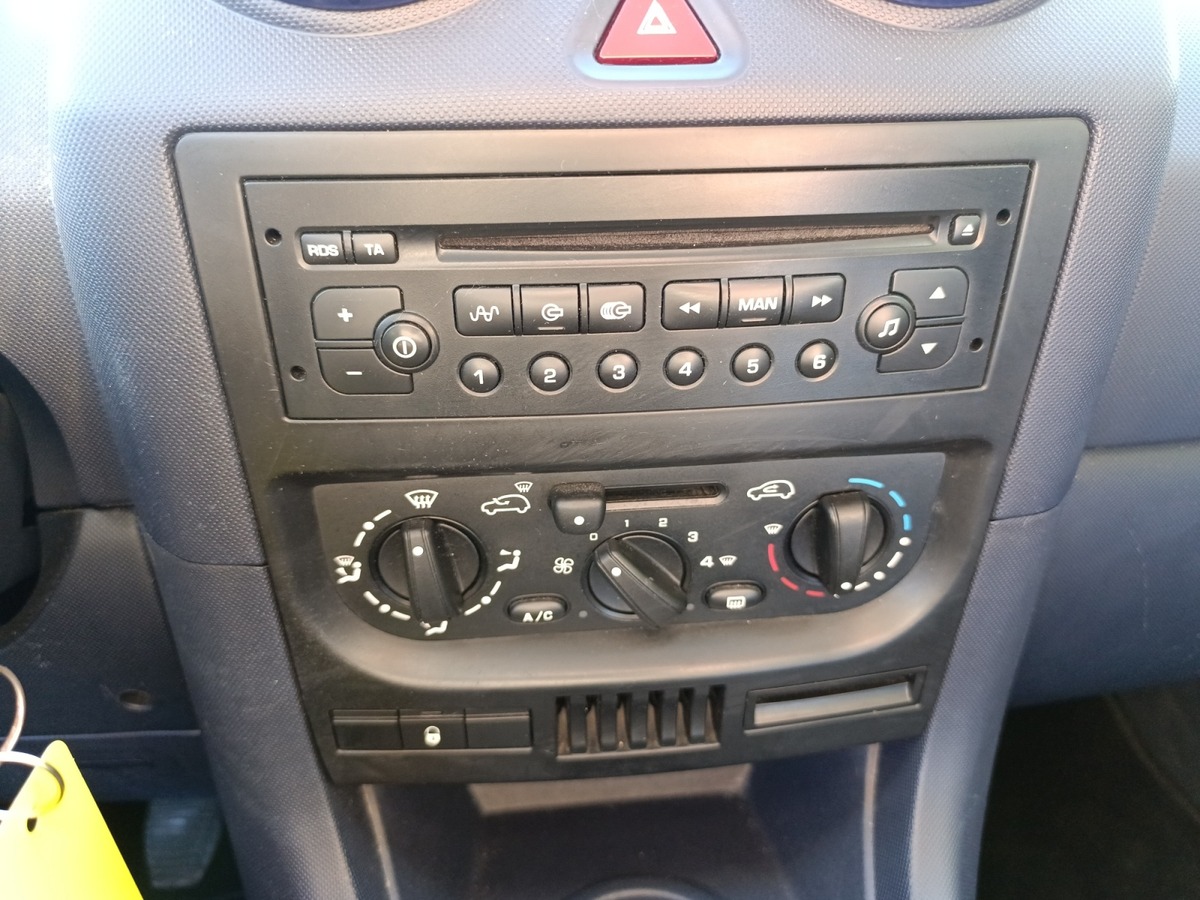 Peugeot 1007 1.4 90 CV DOLCE BVM5 ESSENCE