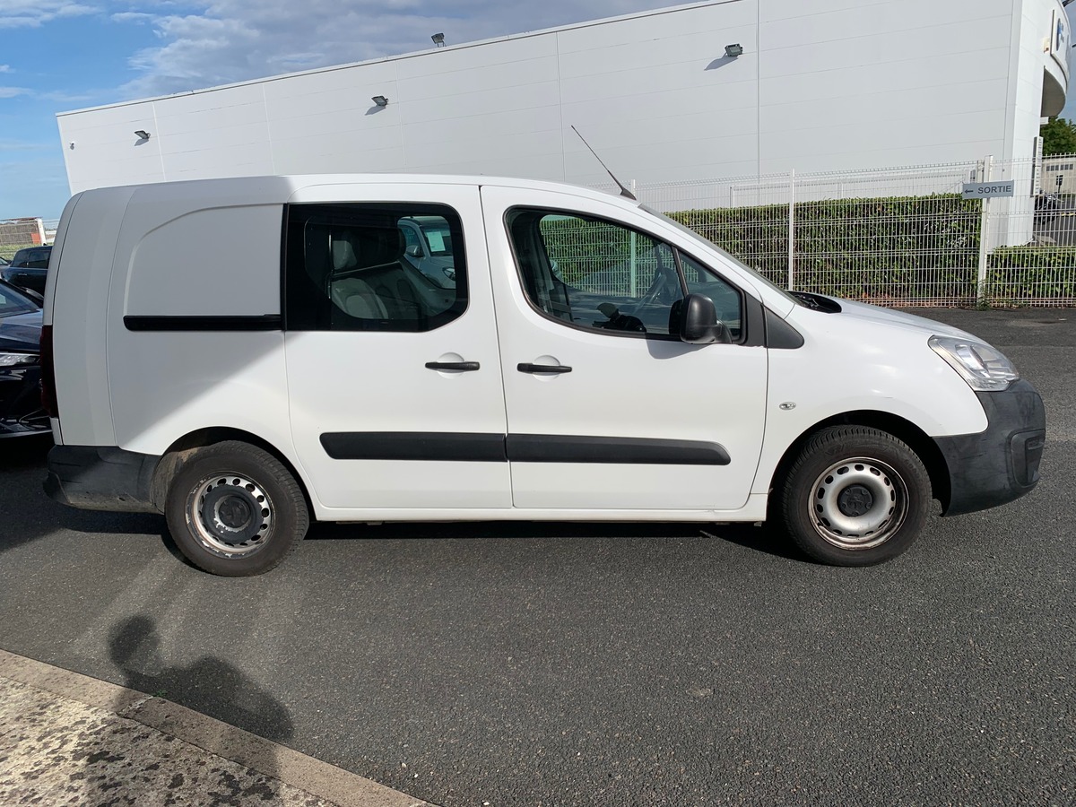 Peugeot Partner 100 ch | 5 Places | GPS | Climatisation | Attelage | Roue secours | Apple car play
