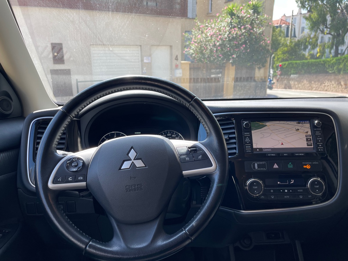 Mitsubishi Outlander 2.2 DID 150 CV 4WD / 7 Places / Caméra / GPS /