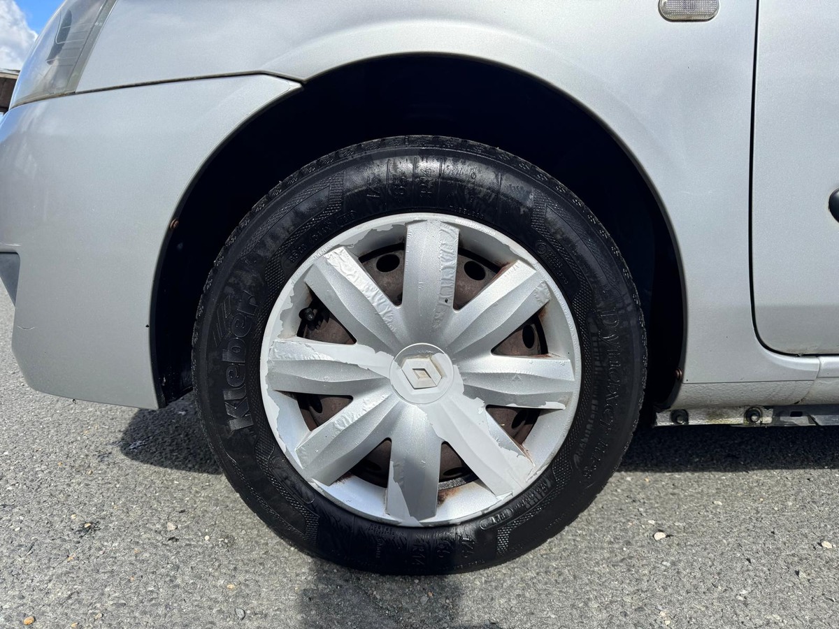 RENAULT Clio II Phase 2 1.2 Campus - 5 portes - Distribution neuve - Garantie