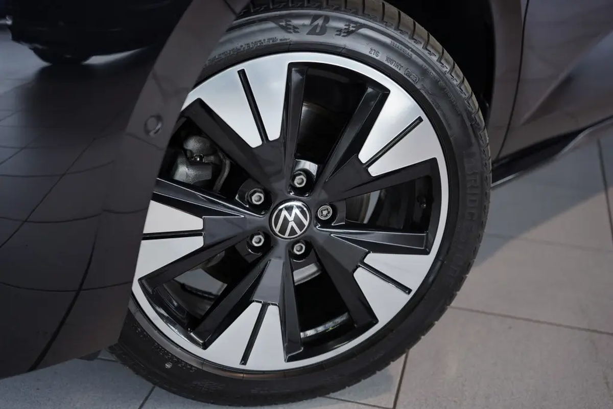 Volkswagen Multivan VII T7 2.0 TDI 150ch Style Long DSG7/7places/VO Allemand/Malus 8000e