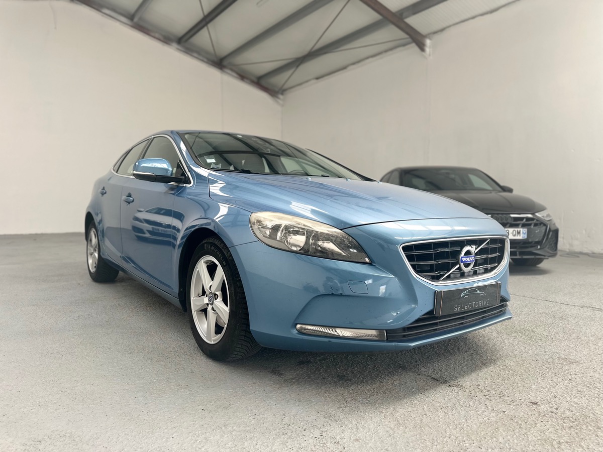 Volvo V40 T2 120CH MOMENTUM BVM6 ENTRETIEN COMPLET VOLVO / 1 ÈRE MAIN