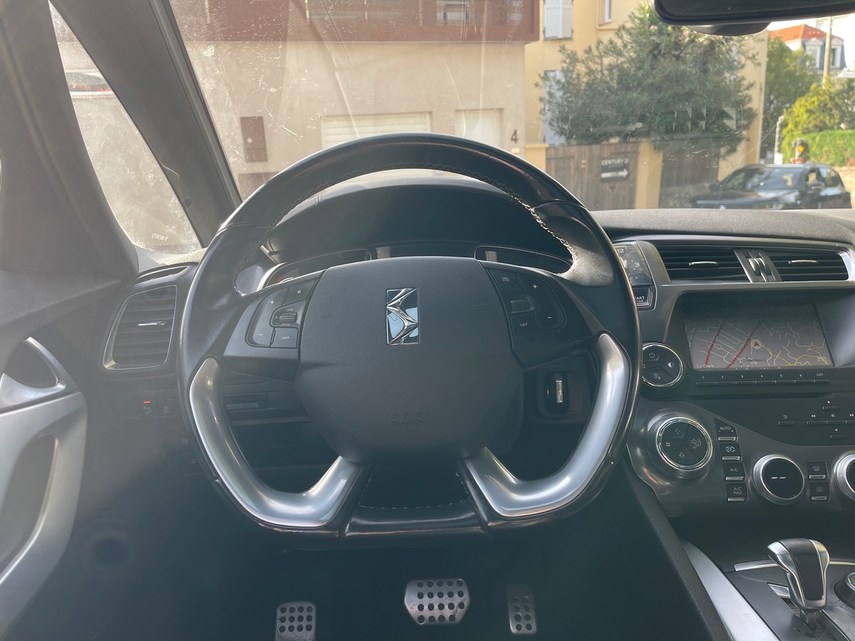 Citroën DS5 2.0 HDI 200 Hybrid4 4X4 163 CV / Toit Panoramique / GPS / Intérieur Cuir / Full