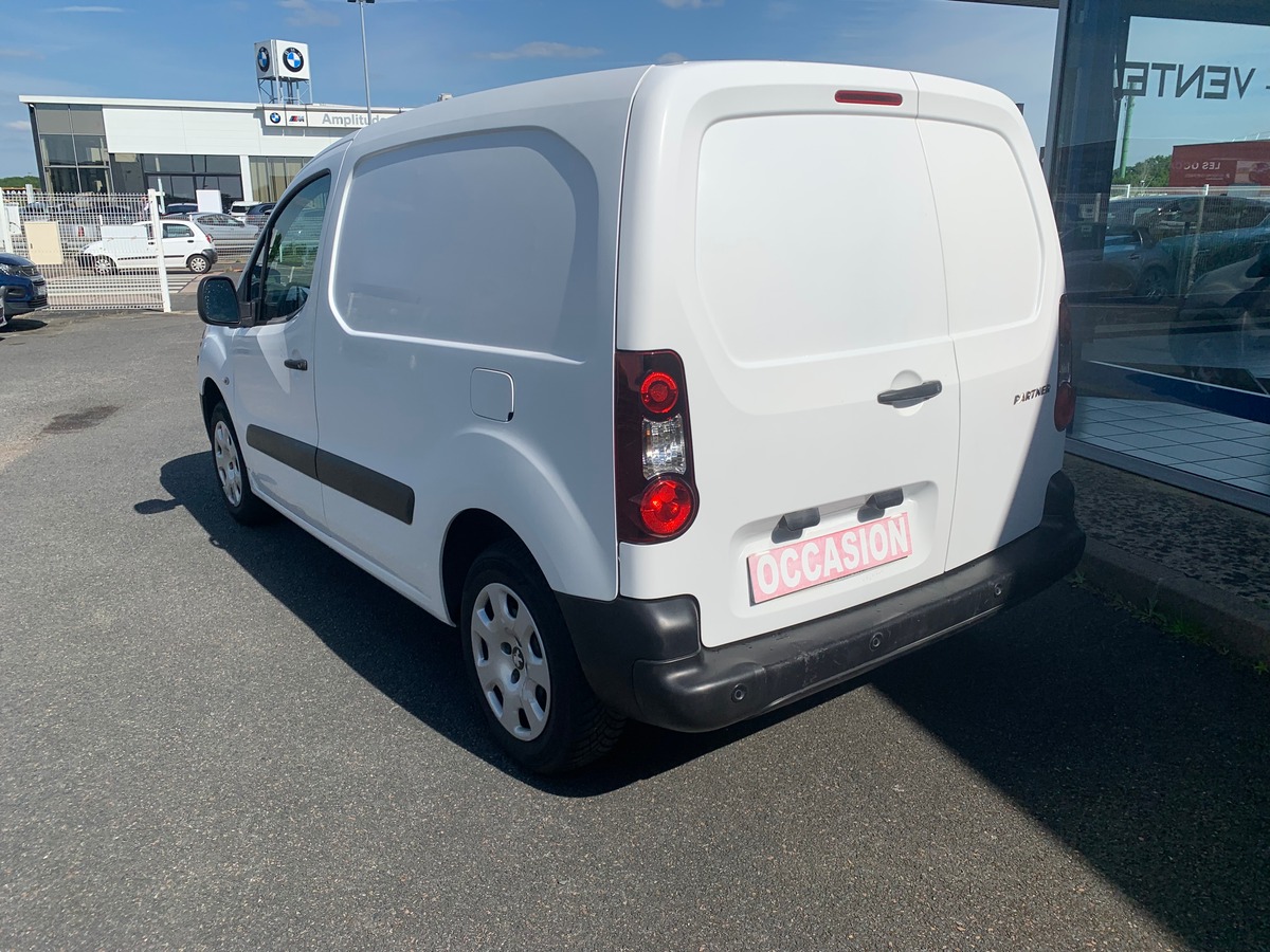 Peugeot Partner 90 chevaux | Régulateur de vitesse | Apple car play | GPS | Climatisation | 3 Places