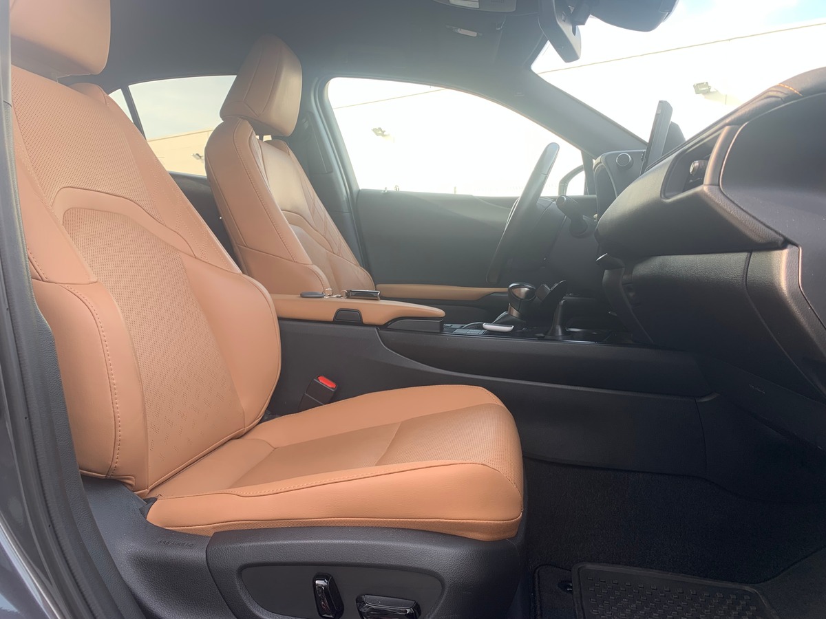 Lexus UX 250 | 185 ch | Luxe Techno | Contrôle angles morts | Caméra recul | Hayon électrique