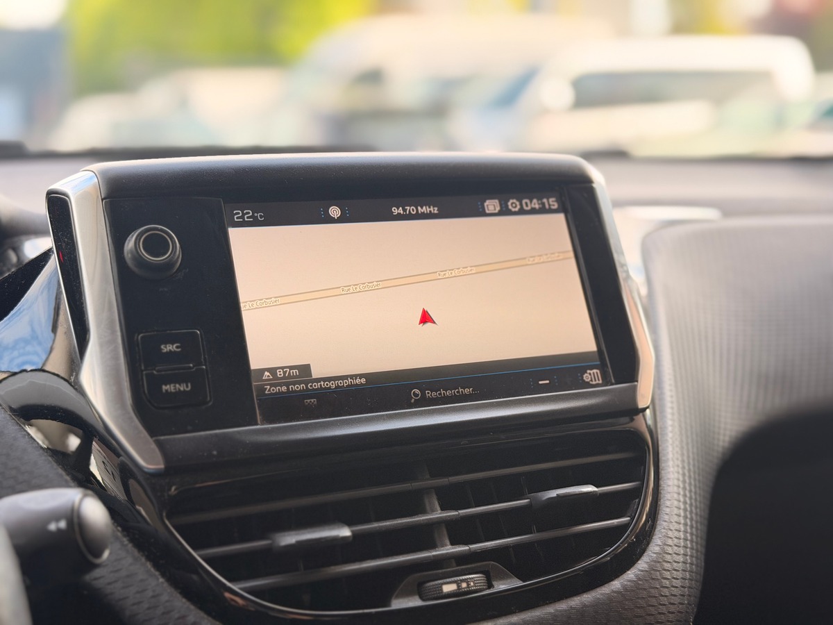 Peugeot 208 Signature 1.2 VTi 82 cv - Phase 2 - Distrib OK - Apple Carplay