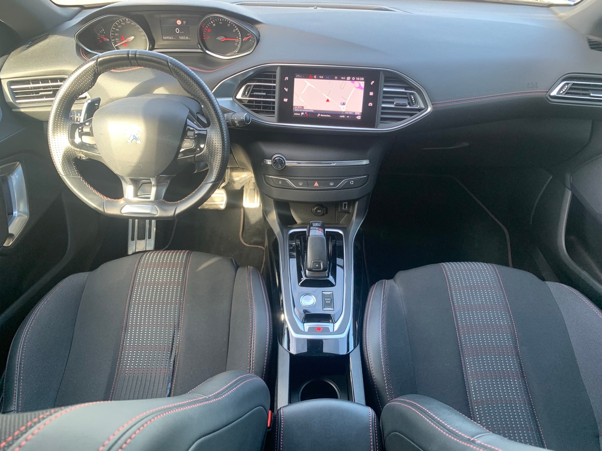 Peugeot 308 130 ch | GT Line | Toit panoramique | Apple car play | Avertisseur angles morts | Radars