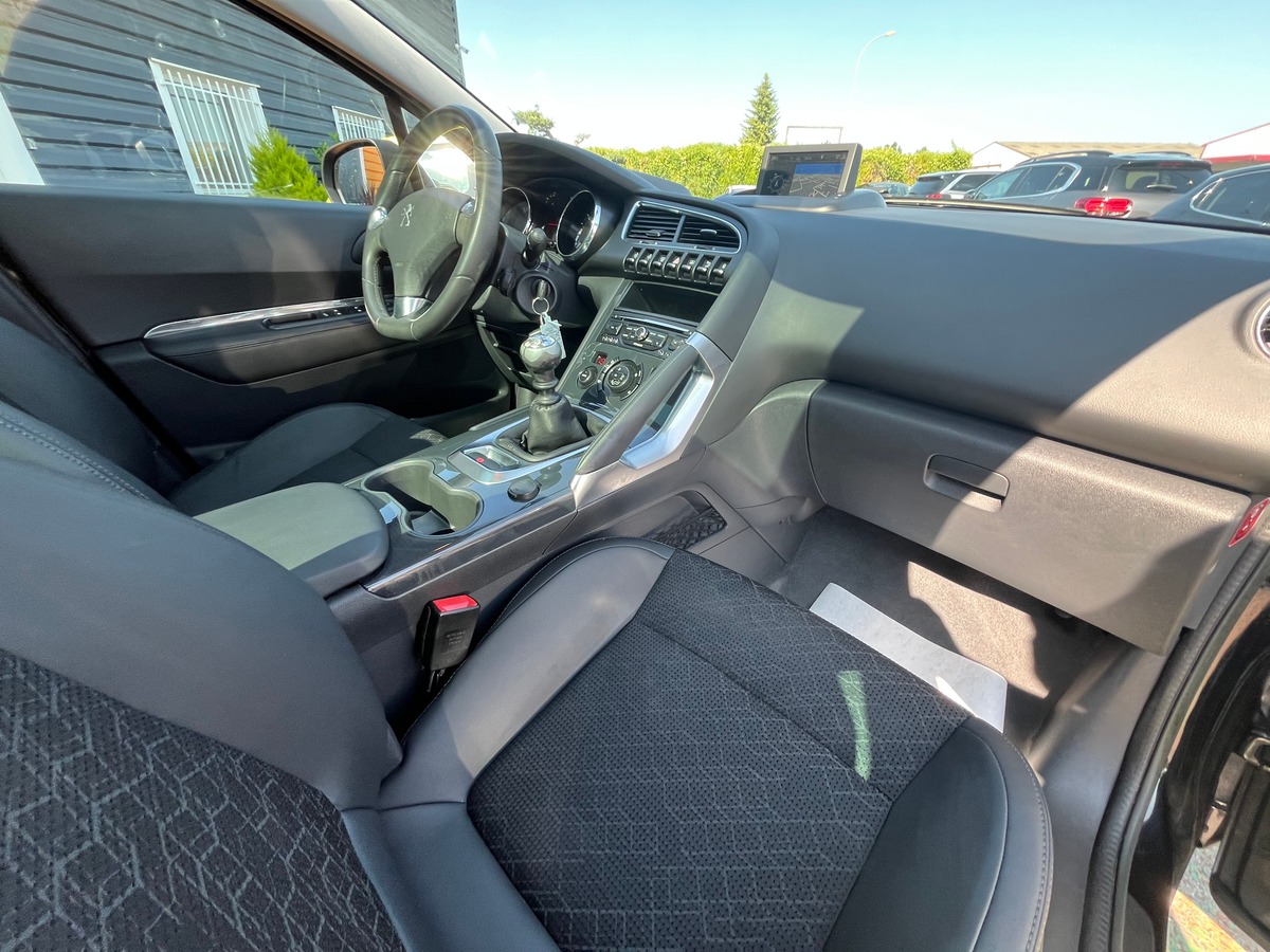Peugeot 3008 1.6 HDI 115 CH ALLURE