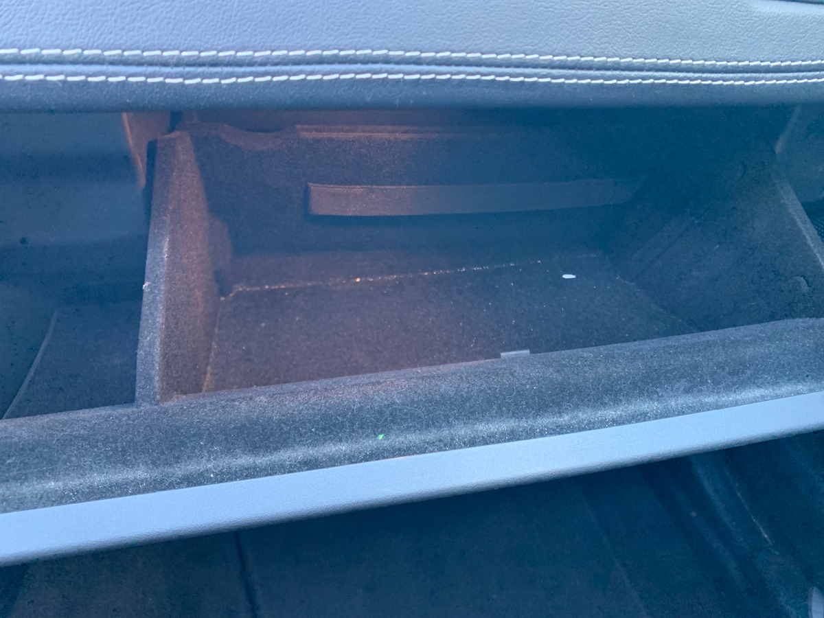 Jaguar XE 180 ch | Intérieur cuir | Toit ouvrant | Caméra de recul | GPS | Bluetooth