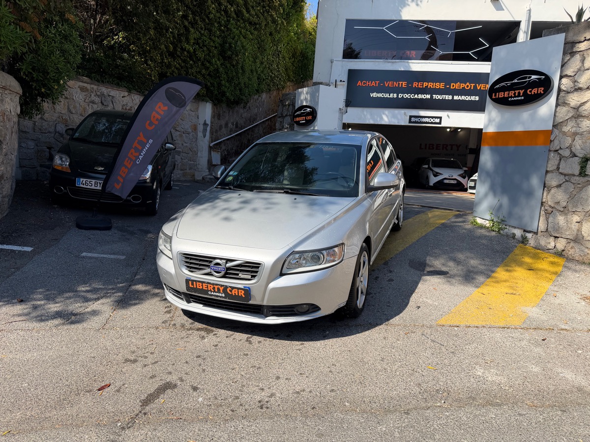 Volvo S40 D2 1.6 D115 CV / R Design / 1 er Main / Intérieur Cuir / KM Réel