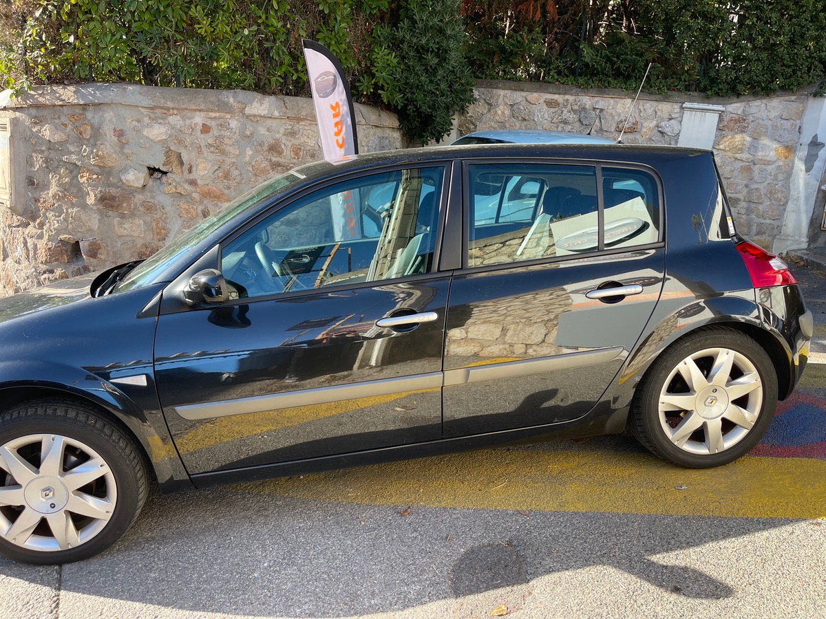 RENAULT Megane 1.6 i 111 CV / Km Réel / 2 ème Main / Boite Auto / 5 Portes / Clim