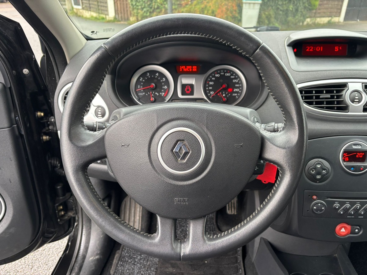 RENAULT Clio III 1.6 Dynamique - VENTE A MARCHAND