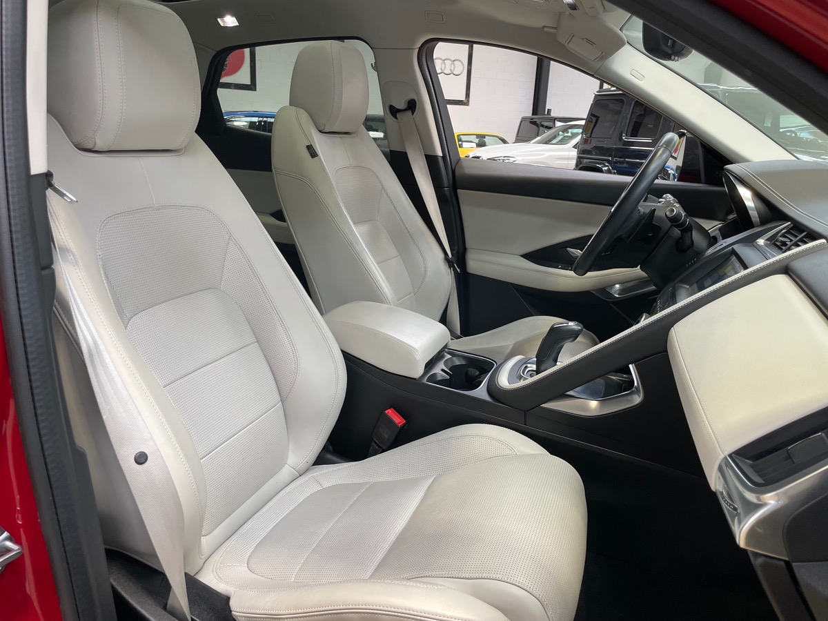 Jaguar E-Pace 2.0L P-250 AWD R-DYNAMIC HSE - TOIT PANO/VOLANT CHAUFFANT