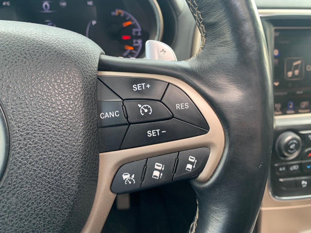 Jeep Grand Cherokee 250 ch | Overland | Toit ouvrant panoramique | Caméra de recul | Attelage