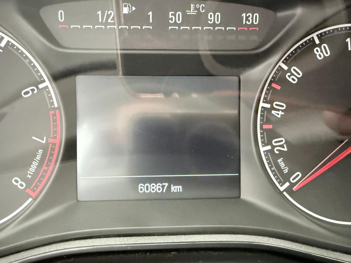 Opel Corsa 12  70 Essentia  Première main