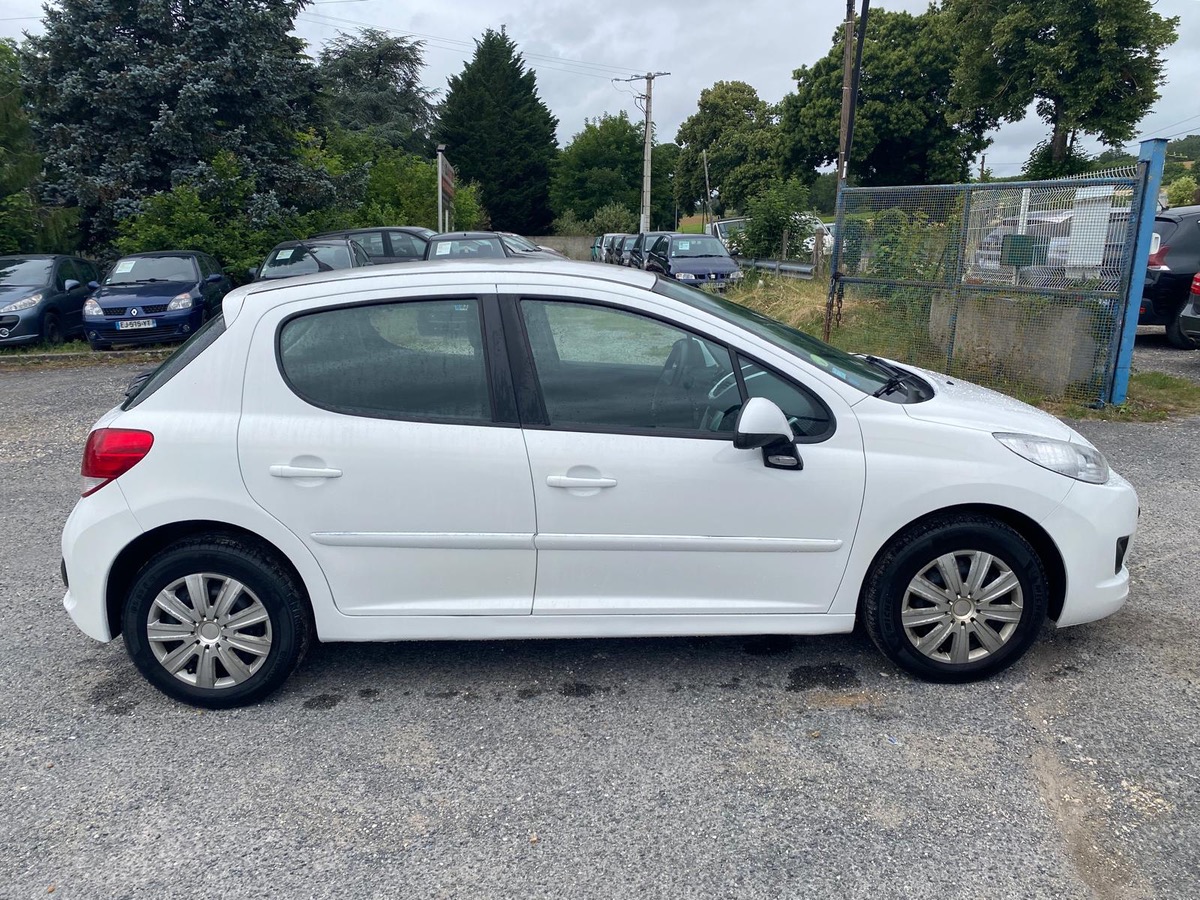 Peugeot 207+ 1.4 hdi 70cv 235075km de 12/2013