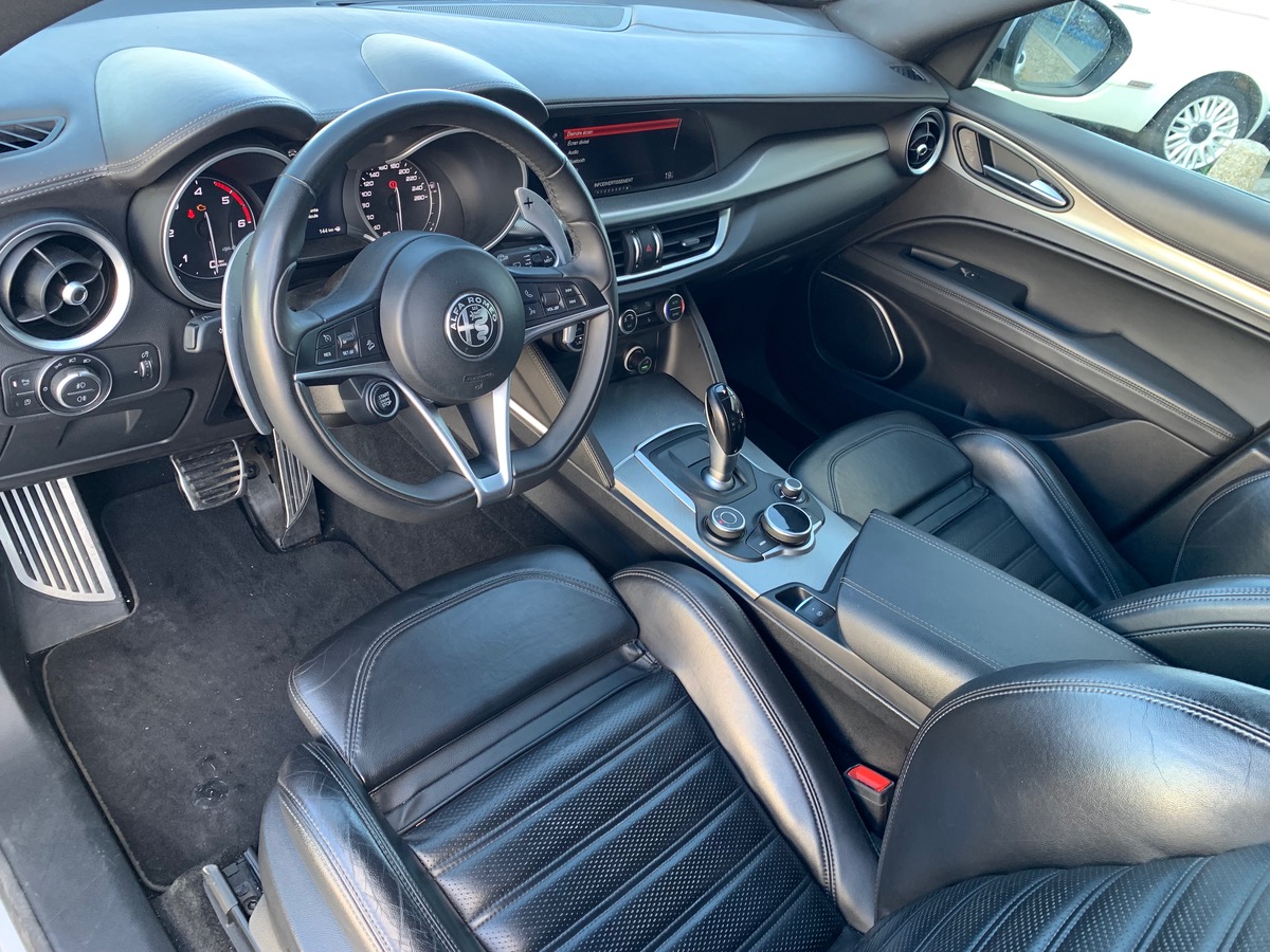 Alfa Romeo Stelvio 210 | Turismo | Toit ouvrant Panoramique | Attelage | Jantes 20" | Caméra recul
