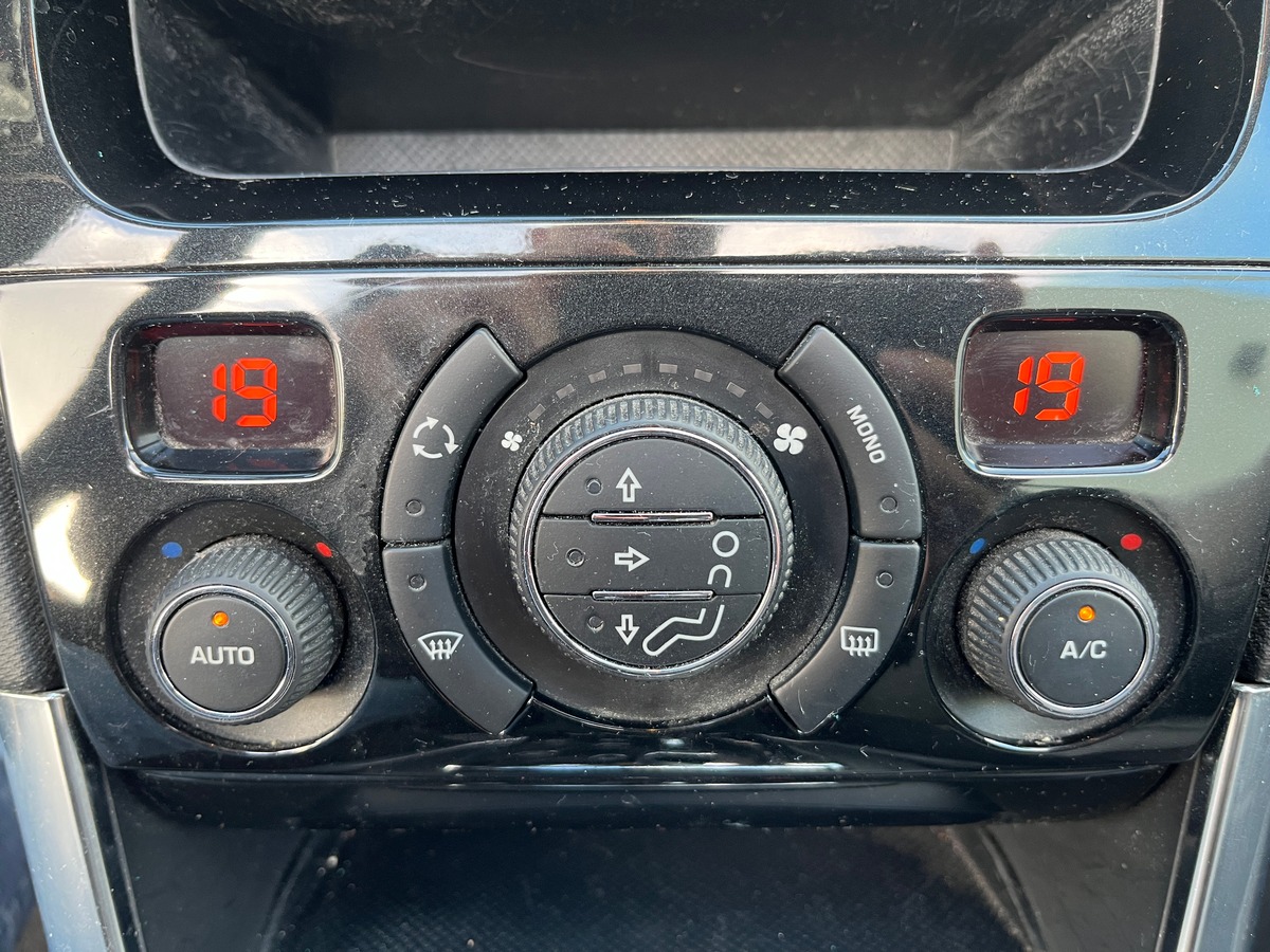 Peugeot 308 CC SPORT PACK 2.0 HDI 163ch, GPS, RADAR AVANT/ARRIERE