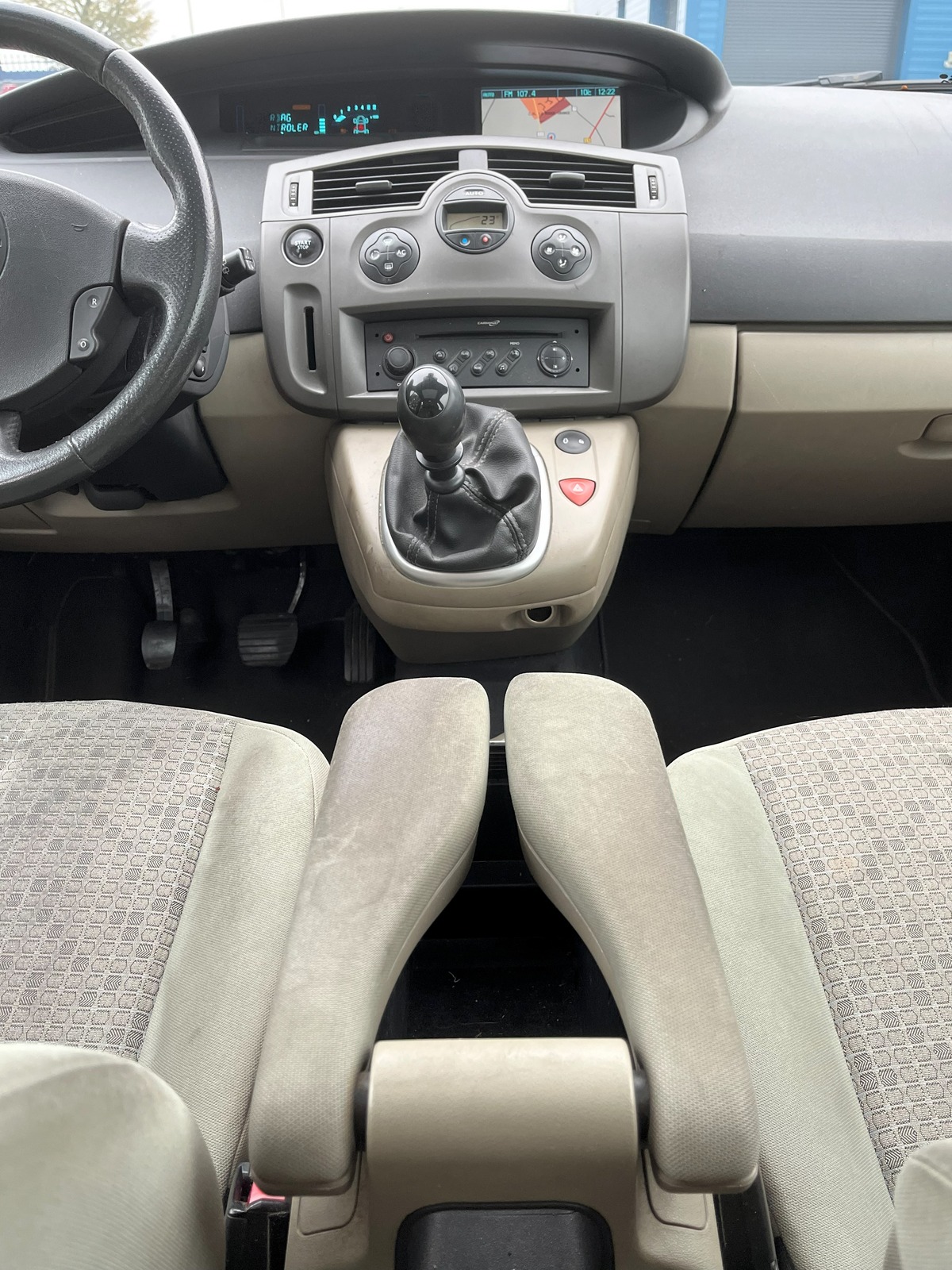 RENAULT Scenic II (2) 1.9 DCI 130 FAP EXPRESSION + attelage