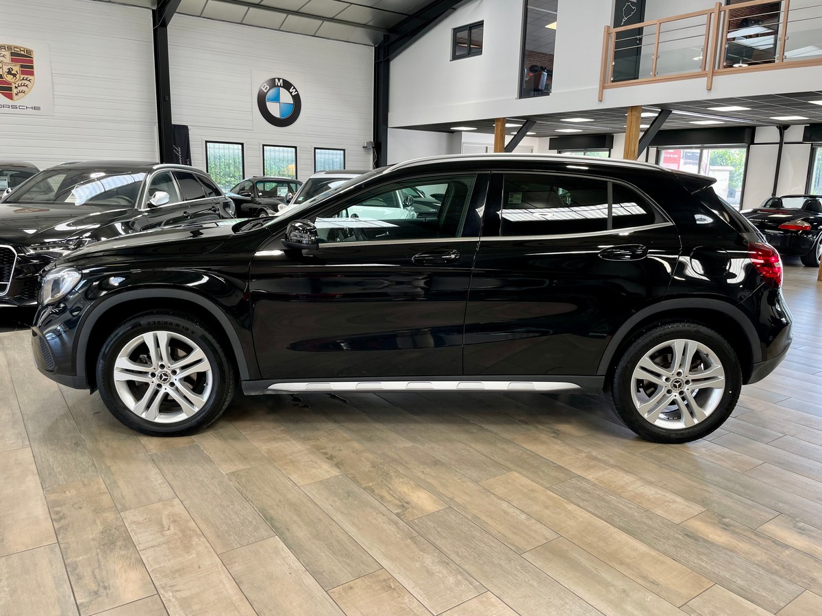 Mercedes-Benz GLA* 220d Sensation 4Matic 7G-DCT c