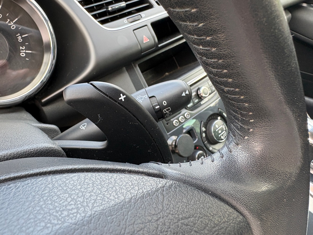 Peugeot 3008 1.6 hdi - 115CH - 6CV