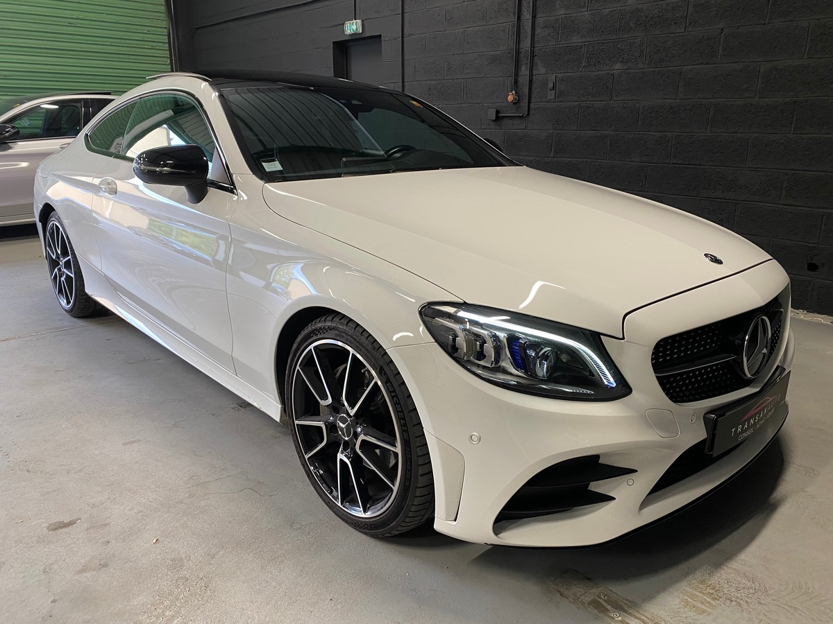 Mercedes Benz Classe C 220 cdi AMG Line / Toit Panoramique Ouvrant / Cock Pit / Led d Ambiance