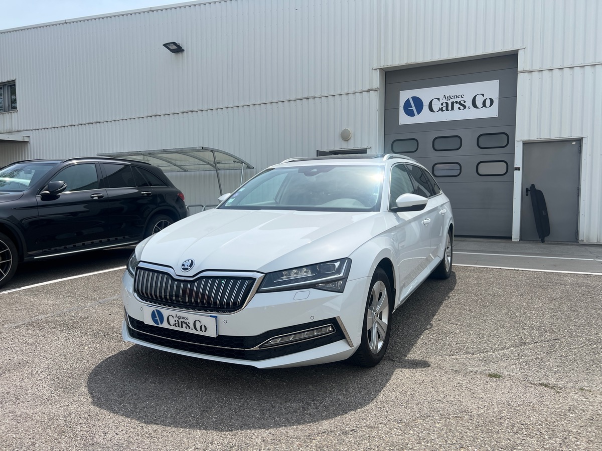 Skoda Superb Combi 1,4L TSI PHEV 218 LAURINE & KLEMENT, SUIVI COMPLET SKODA, 4 PNEUS COMPLETS  HIVER