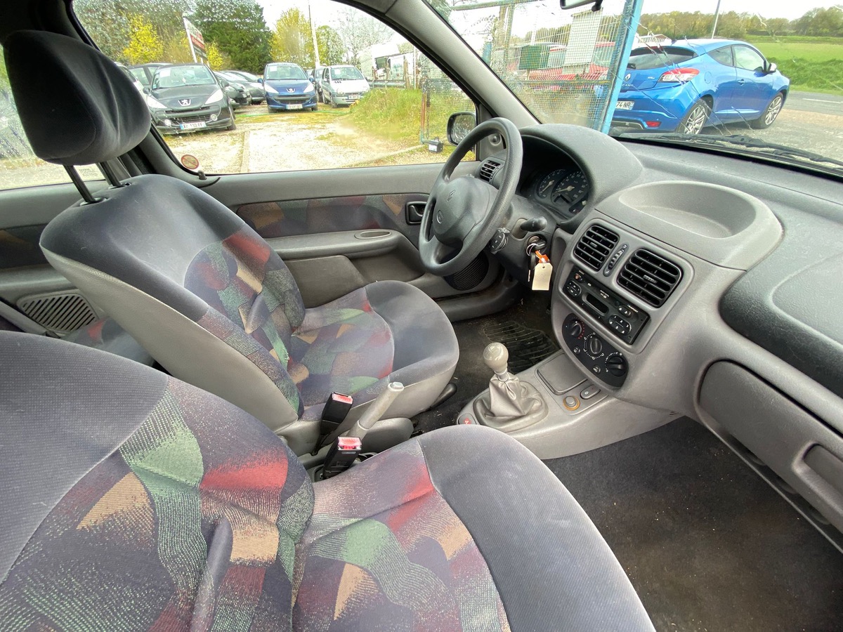 RENAULT Clio 2 1.2i 60cv petit prix très propre