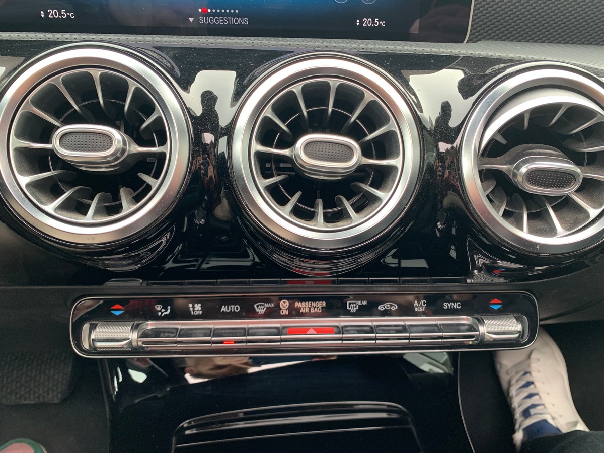 Mercedes-Benz Classe A 116 ch | Progressive line | Pack Sport Black | Pack Premium Plus | Toit pano