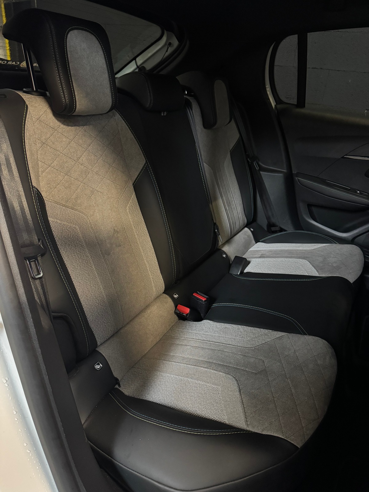 Peugeot 208 e-208 136ch GT