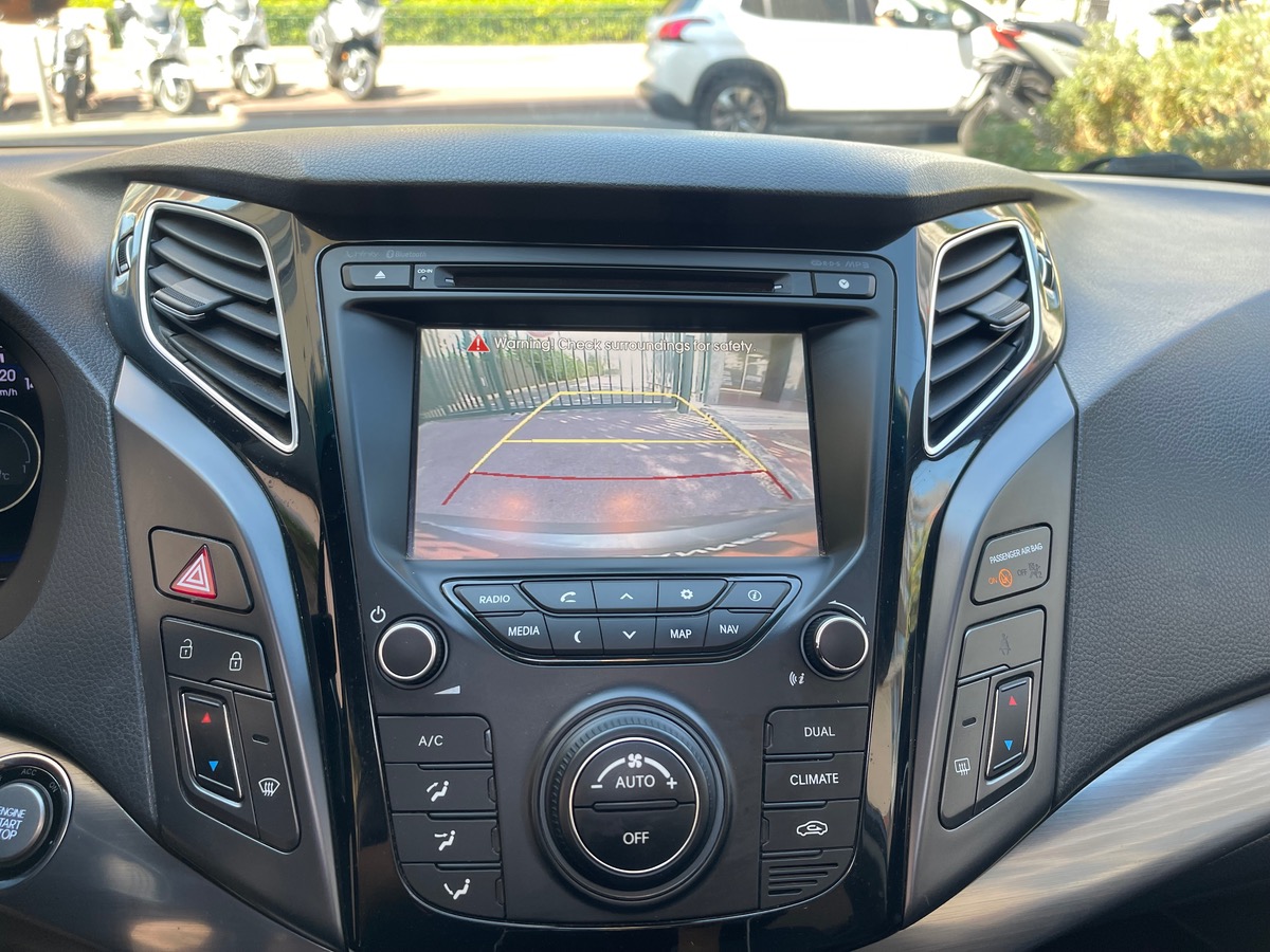 Hyundai i40 SW 1.7 CRDI 136 CV / Toit ouvrant / Barre de Toit / Moteur à Chaine