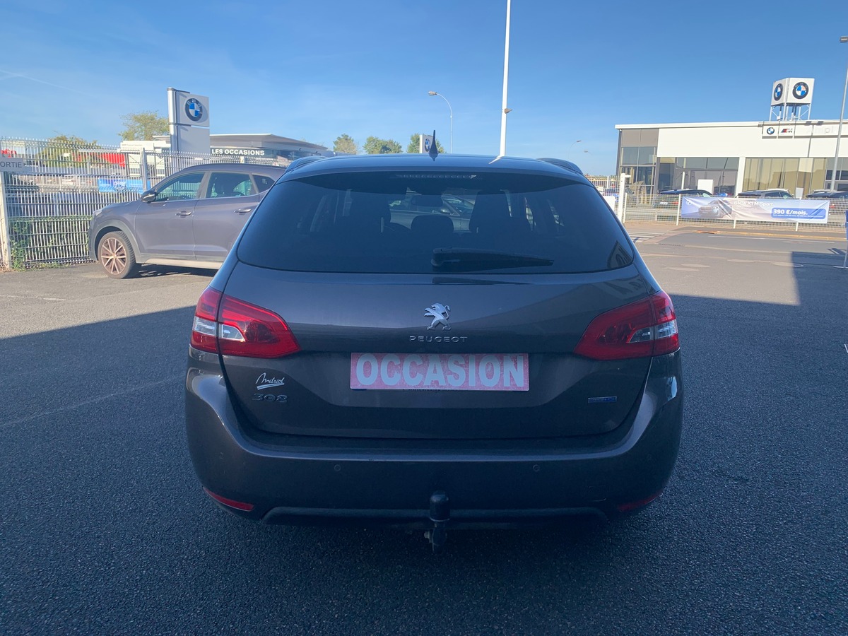 Peugeot 308 115 chevaux | Toit panoramique | Régulateur de vitesse | GPS | Attelage