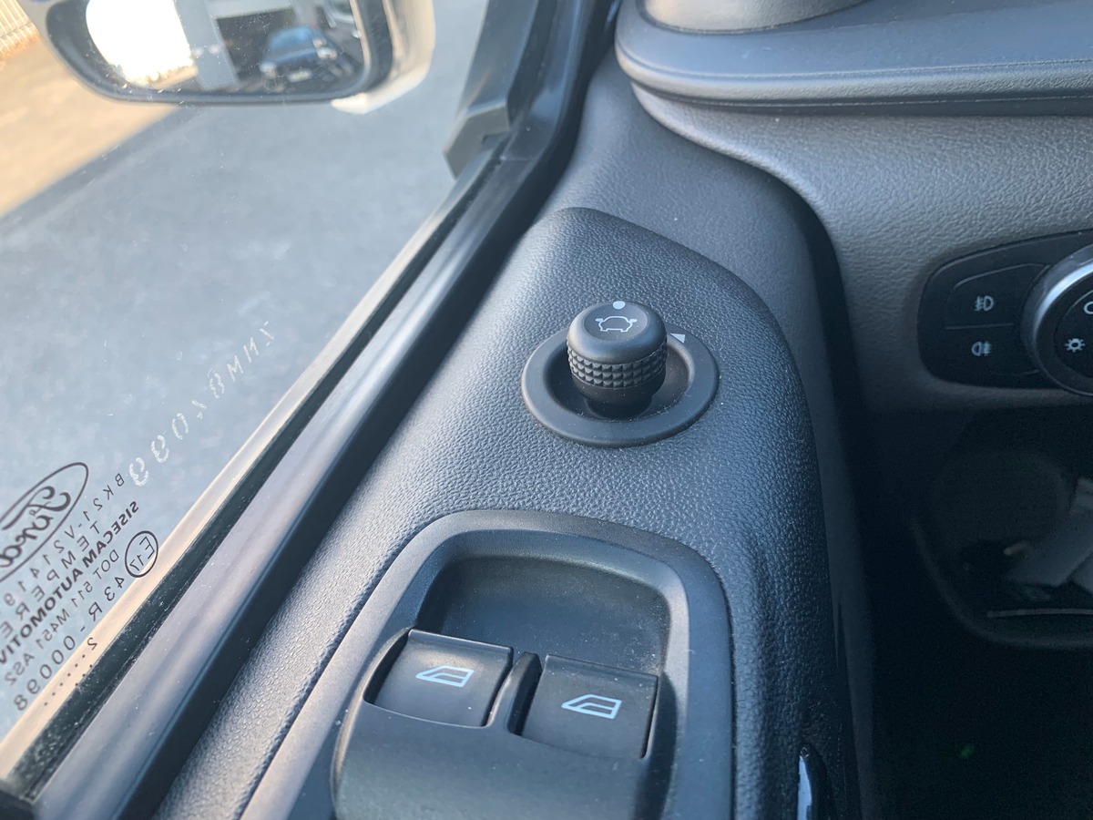 Ford TRANSIT CUSTOM 170 ch | 5 Places | TVA Récupérable