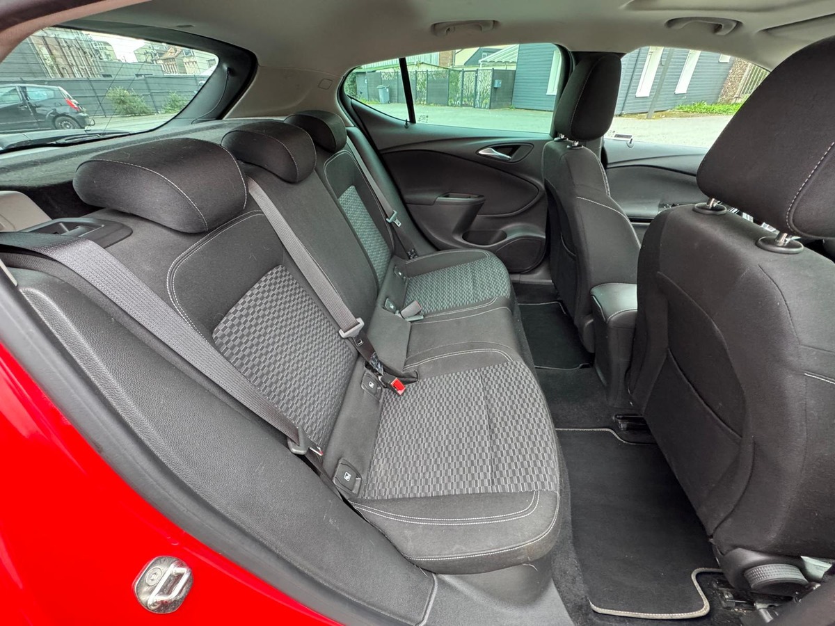 Opel Astra 1.6 CDTI 135 Dynamic- Crochet d'attelage- Toit ouvrant- Révisé - Garantie