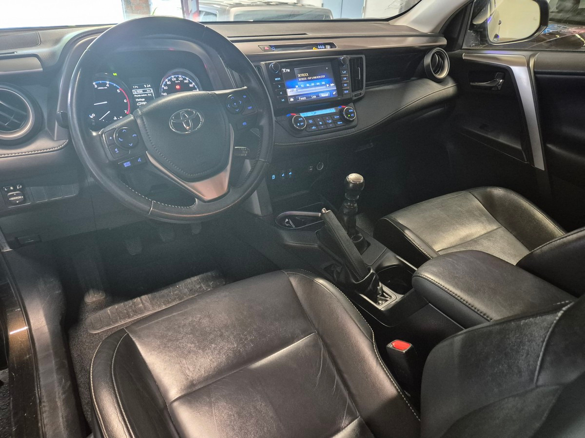 Toyota RAV4 2.0 D4D 2WD 143CV PACK LOUNGE Bien équipé (en préparation)