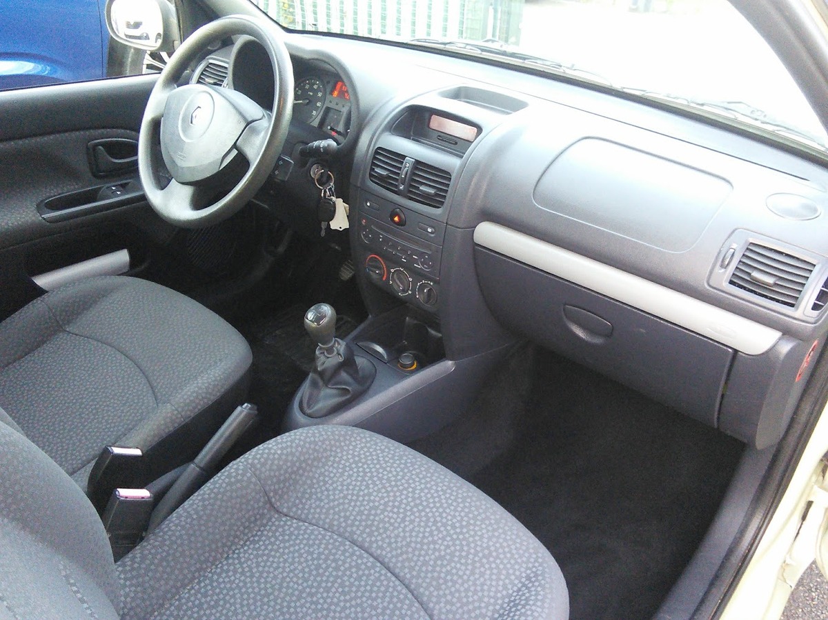 RENAULT Clio 1.2 75 Authentique DISTRIBUTION NEUVE