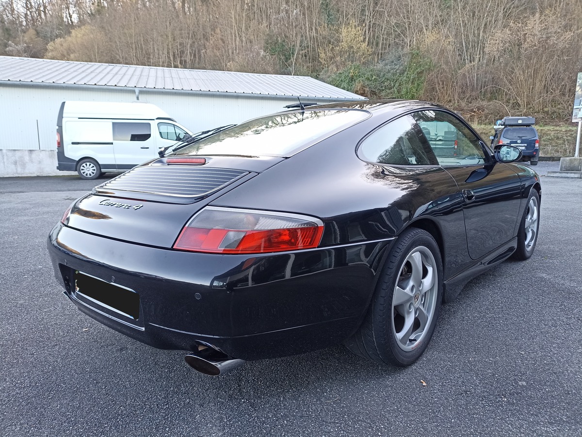Porsche 911 CARRERA 4 TIPTRONIC