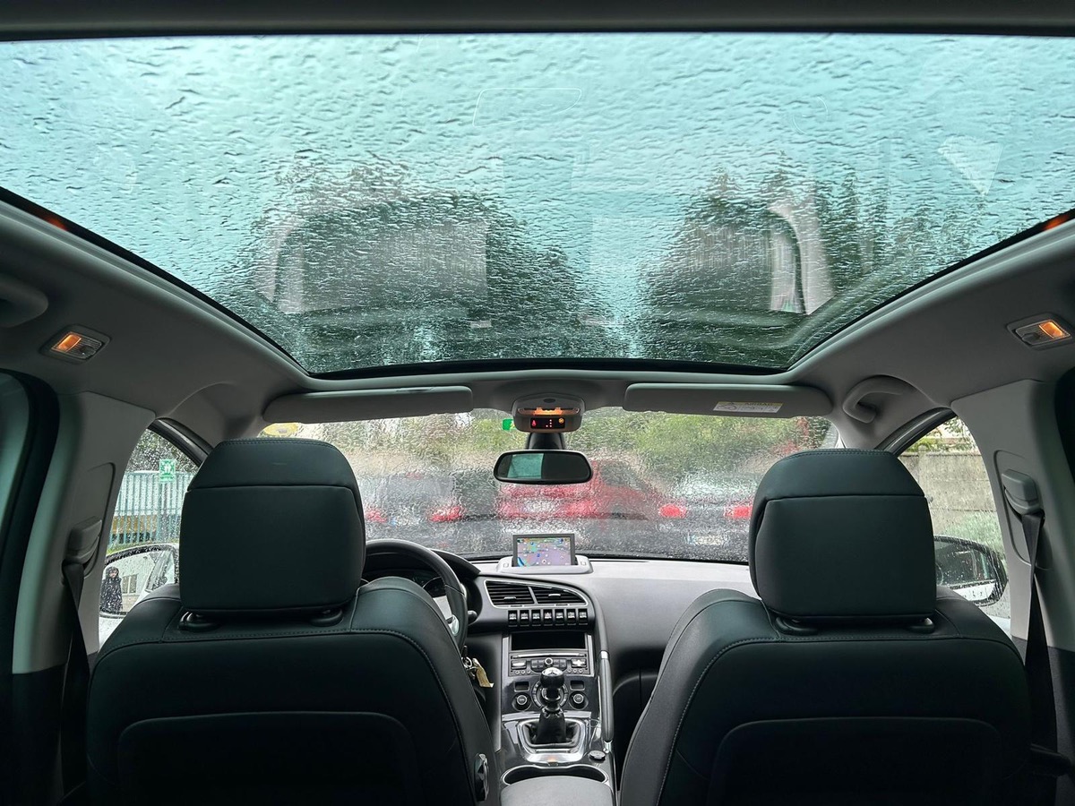 Peugeot 3008 1.6 HDI 120 CV 1er main allures 4X