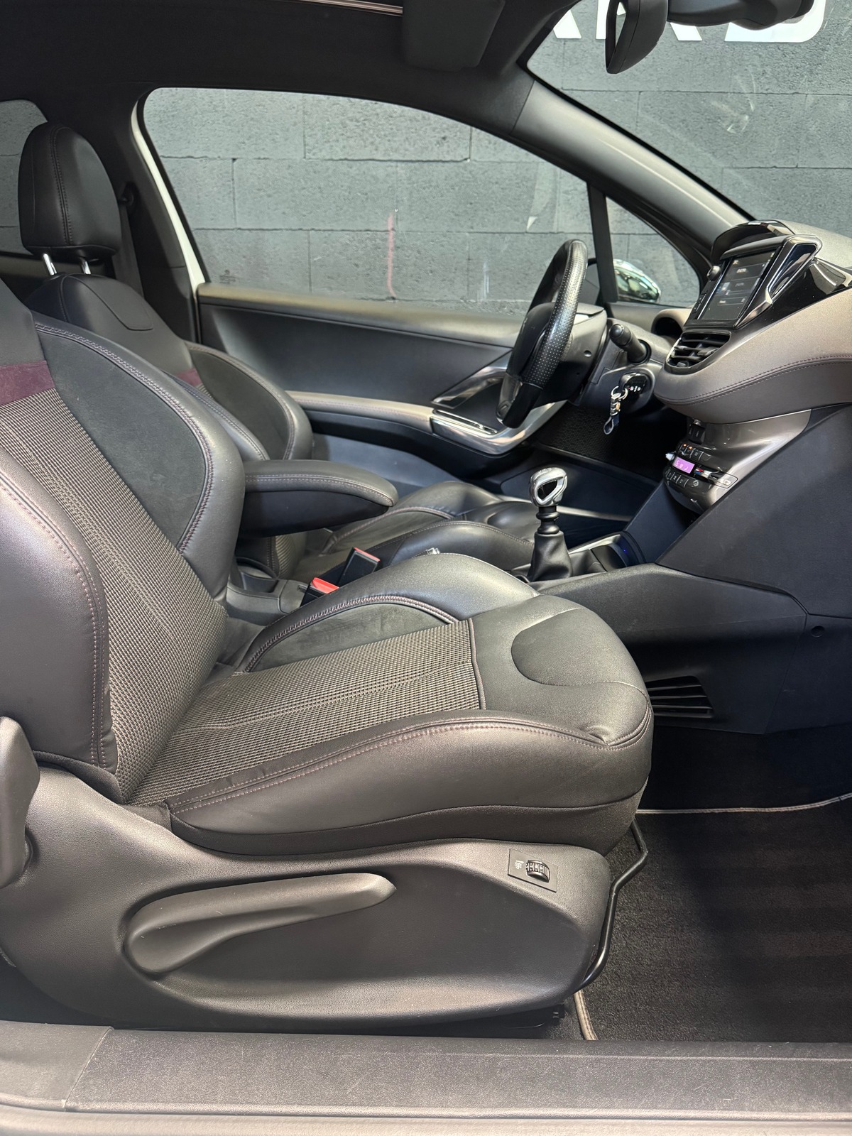 Peugeot 208 XY JBL 1.6 e-HDi 115 BVM6 Park Assist