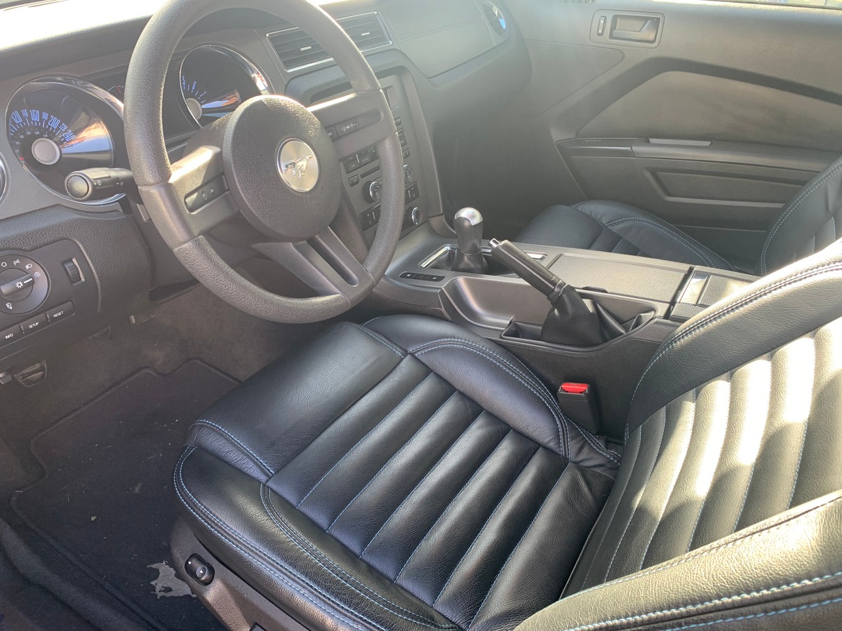Ford Mustang 304 chevaux | V6 3.7L | Intérieur CUIR | Couleur Bleu Kona | Boite manuelle 6 vitesses