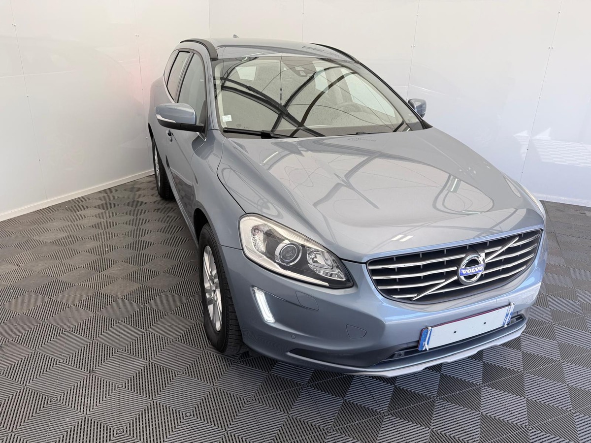 Volvo XC60 D3 150 CV BVA MOMENTUM GEARTRONIC