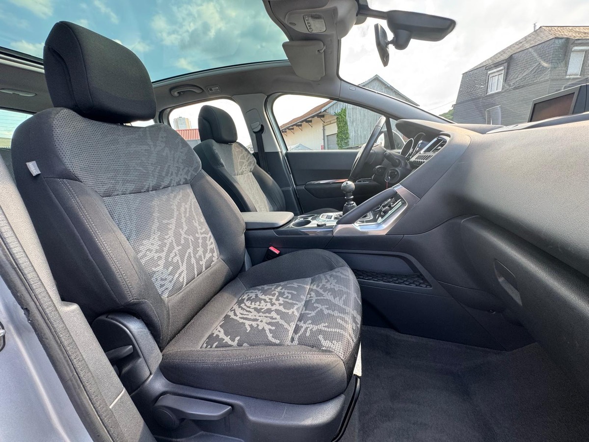 Peugeot 3008 1.6 HDI PREMIUM PACK