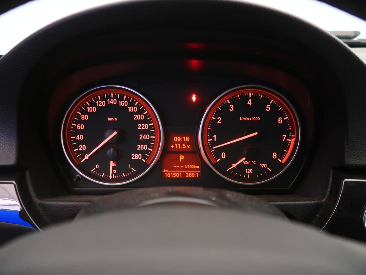 Bmw Série 3 BMW 330i xDrive Coupé 2011 – Performance et Luxe