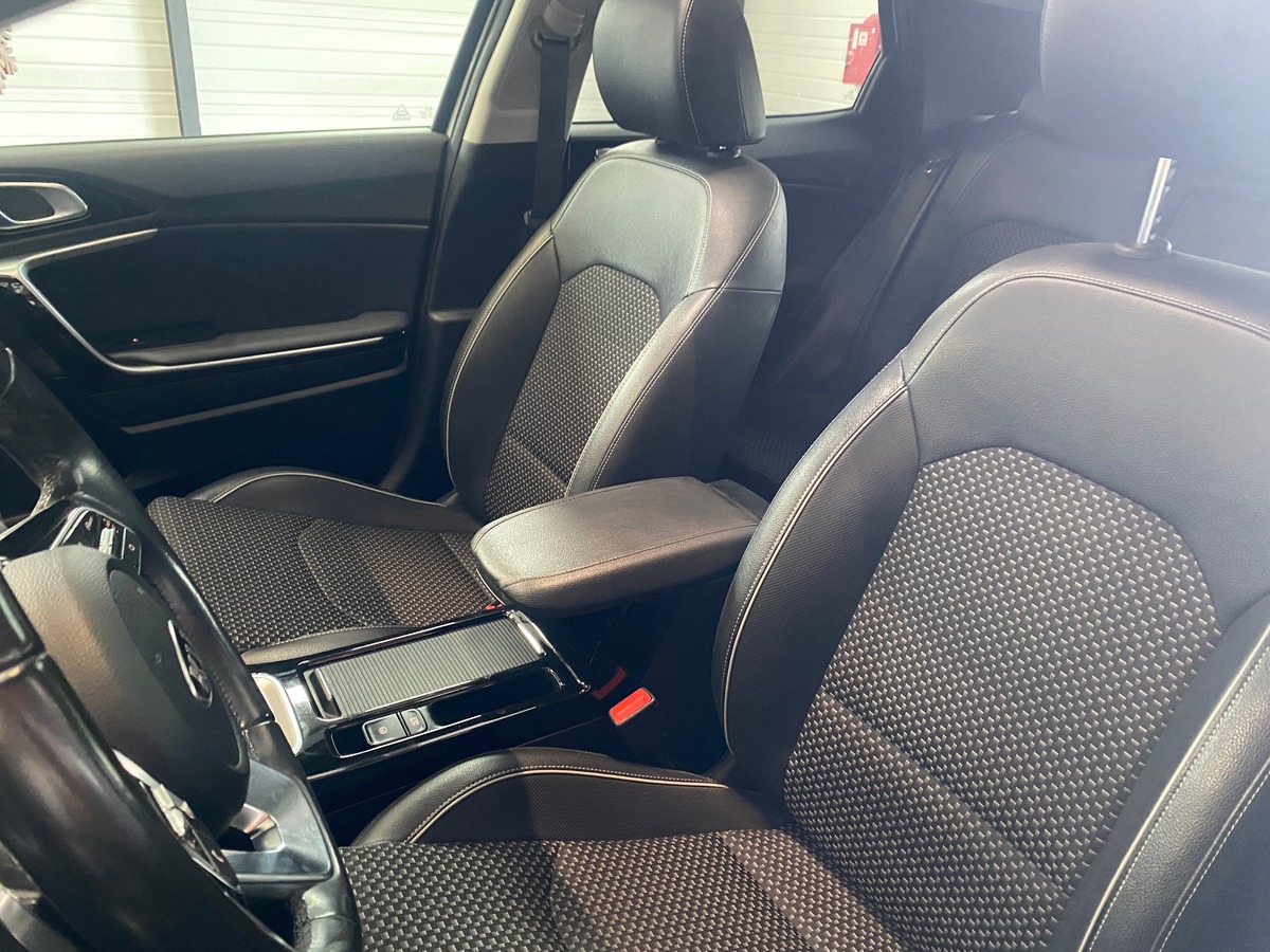 Kia XCeed hyb 141